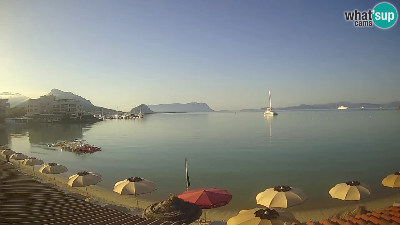 Spletna kamera Terza Spiaggia Golfo Aranci – Pogled na plažo v živo