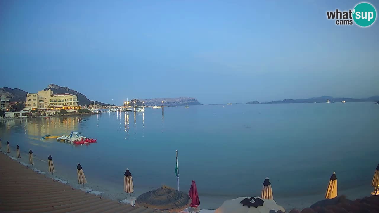 Spletna kamera Terza Spiaggia Golfo Aranci – Pogled na plažo v živo