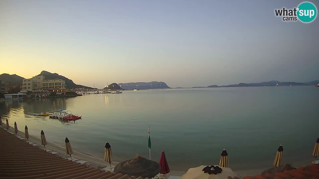 Spletna kamera Terza Spiaggia Golfo Aranci – Pogled na plažo v živo