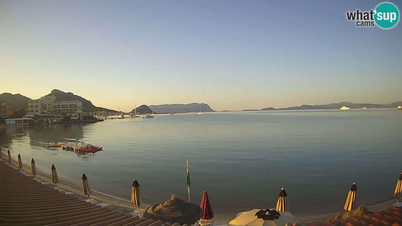 Spletna kamera Terza Spiaggia Golfo Aranci – Pogled na plažo v živo