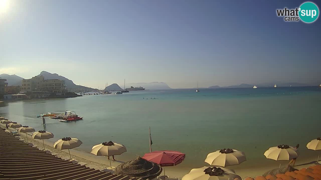 Spletna kamera Terza Spiaggia Golfo Aranci – Pogled na plažo v živo