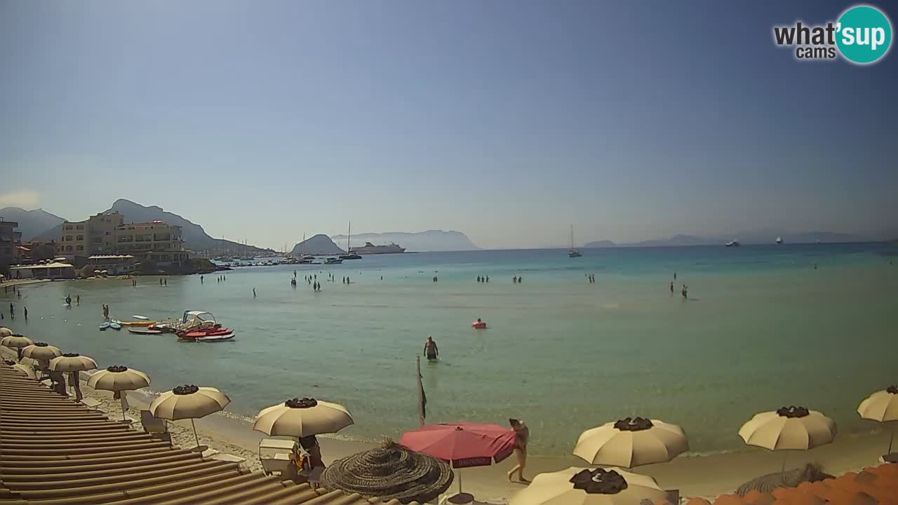 Spletna kamera Terza Spiaggia Golfo Aranci – Pogled na plažo v živo