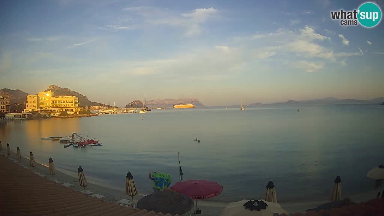 Spletna kamera Terza Spiaggia Golfo Aranci – Pogled na plažo v živo