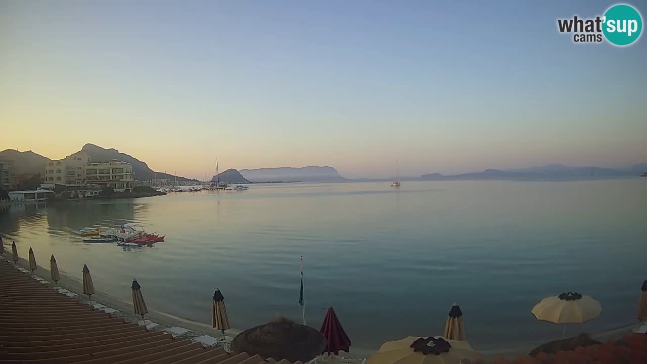 Spletna kamera Terza Spiaggia Golfo Aranci – Pogled na plažo v živo