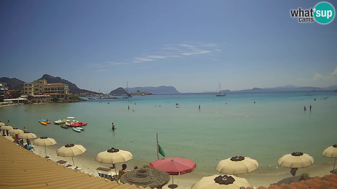 Spletna kamera Terza Spiaggia Golfo Aranci – Pogled na plažo v živo