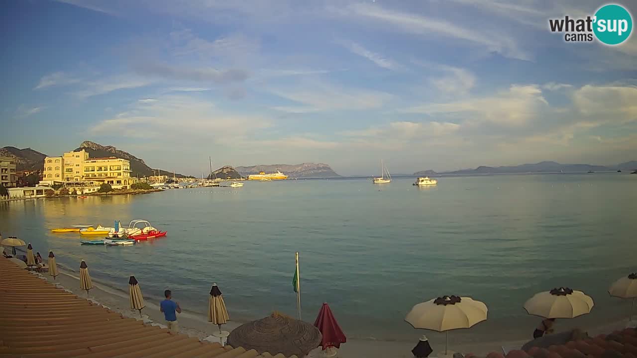 Spletna kamera Terza Spiaggia Golfo Aranci – Pogled na plažo v živo
