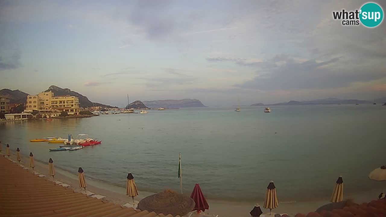 Spletna kamera Terza Spiaggia Golfo Aranci – Pogled na plažo v živo