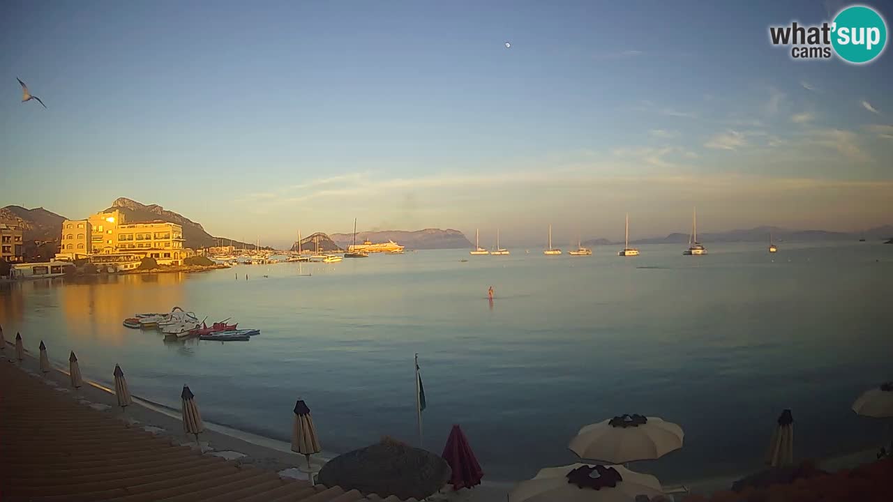 Spletna kamera Terza Spiaggia Golfo Aranci – Pogled na plažo v živo