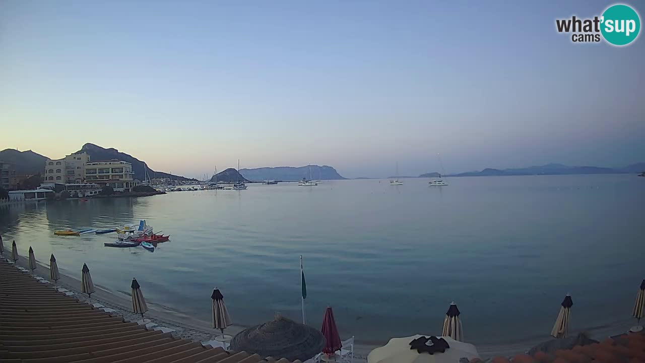 Spletna kamera Terza Spiaggia Golfo Aranci – Pogled na plažo v živo