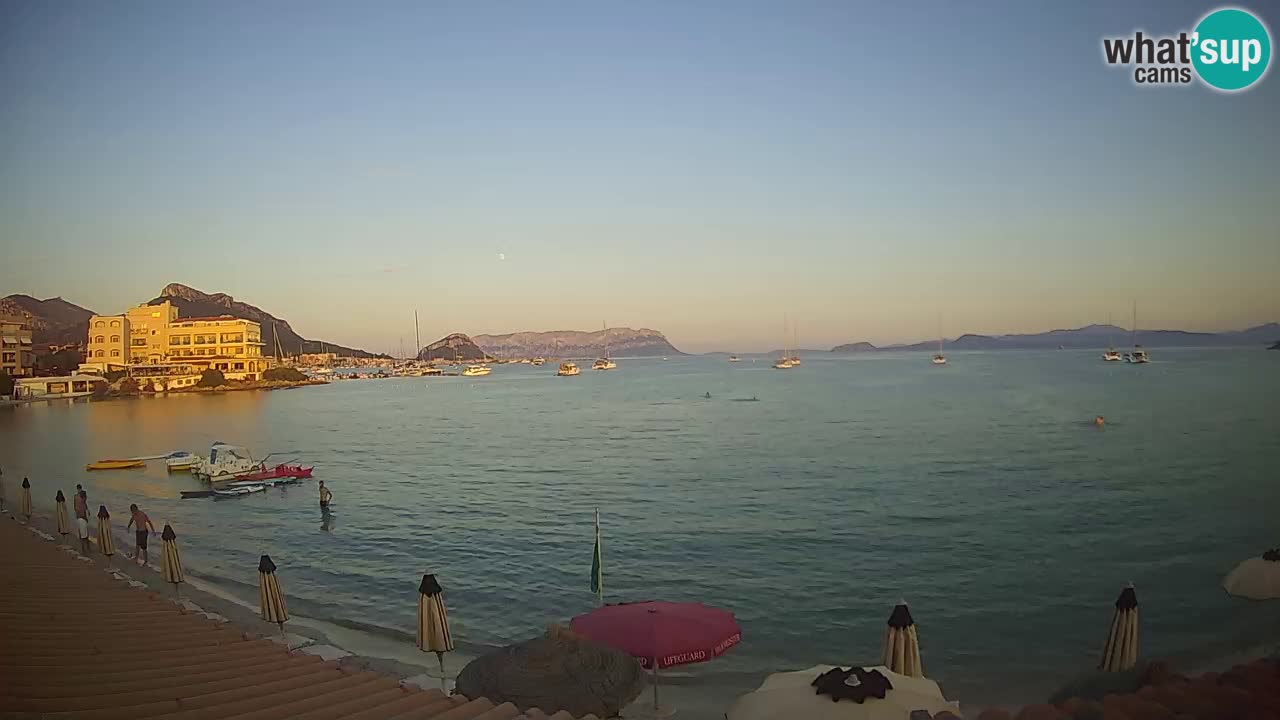 Spletna kamera Terza Spiaggia Golfo Aranci – Pogled na plažo v živo