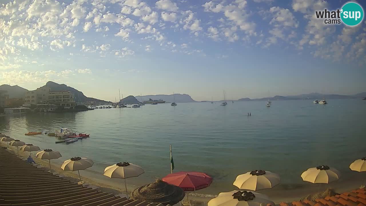 Spletna kamera Terza Spiaggia Golfo Aranci – Pogled na plažo v živo