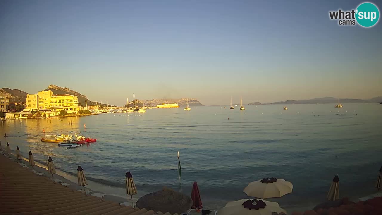 Spletna kamera Terza Spiaggia Golfo Aranci – Pogled na plažo v živo