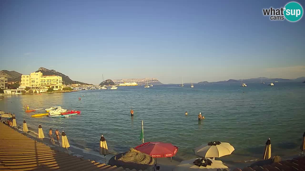 Spletna kamera Terza Spiaggia Golfo Aranci – Pogled na plažo v živo