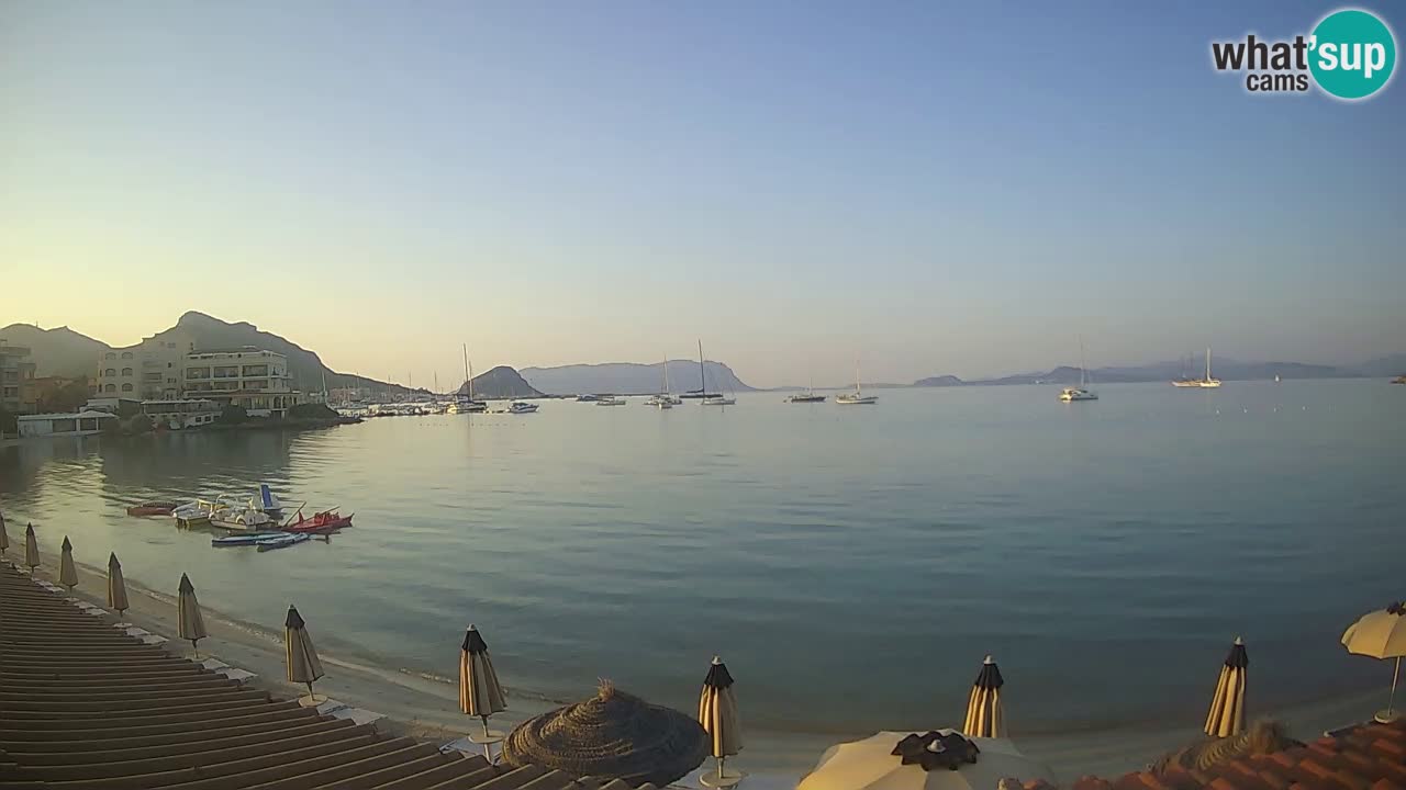 Spletna kamera Terza Spiaggia Golfo Aranci – Pogled na plažo v živo
