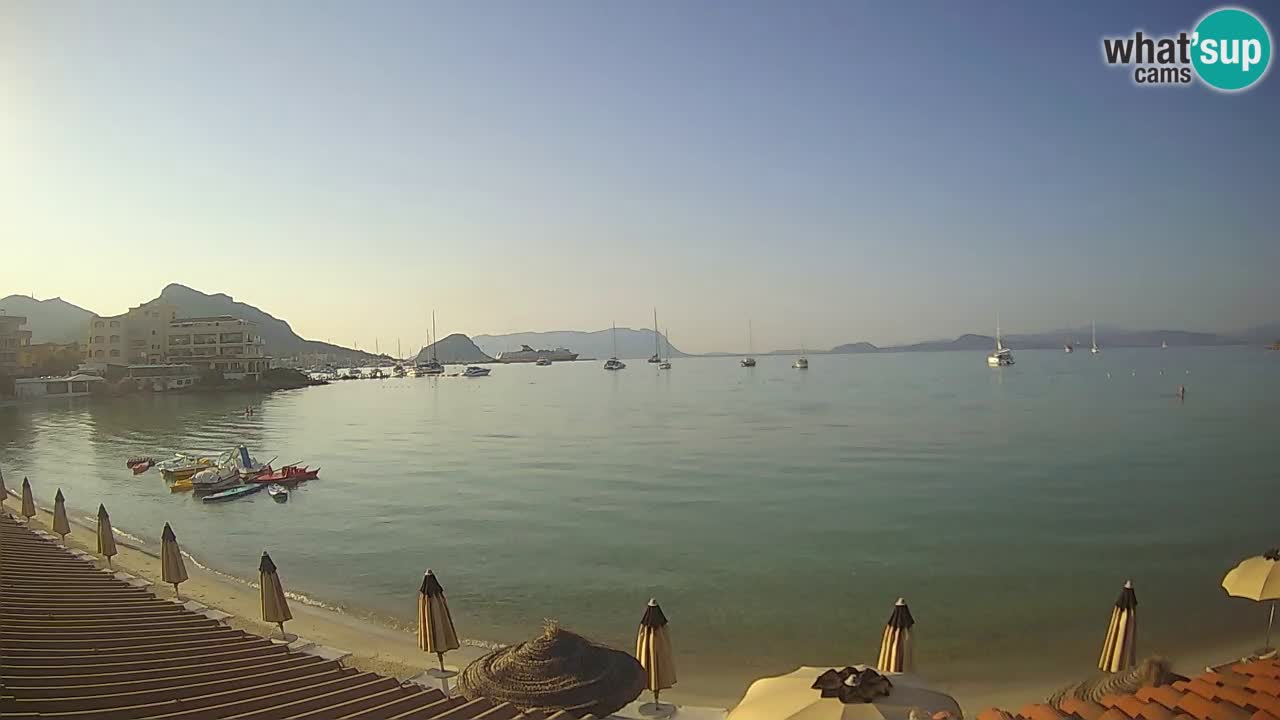 Spletna kamera Terza Spiaggia Golfo Aranci – Pogled na plažo v živo
