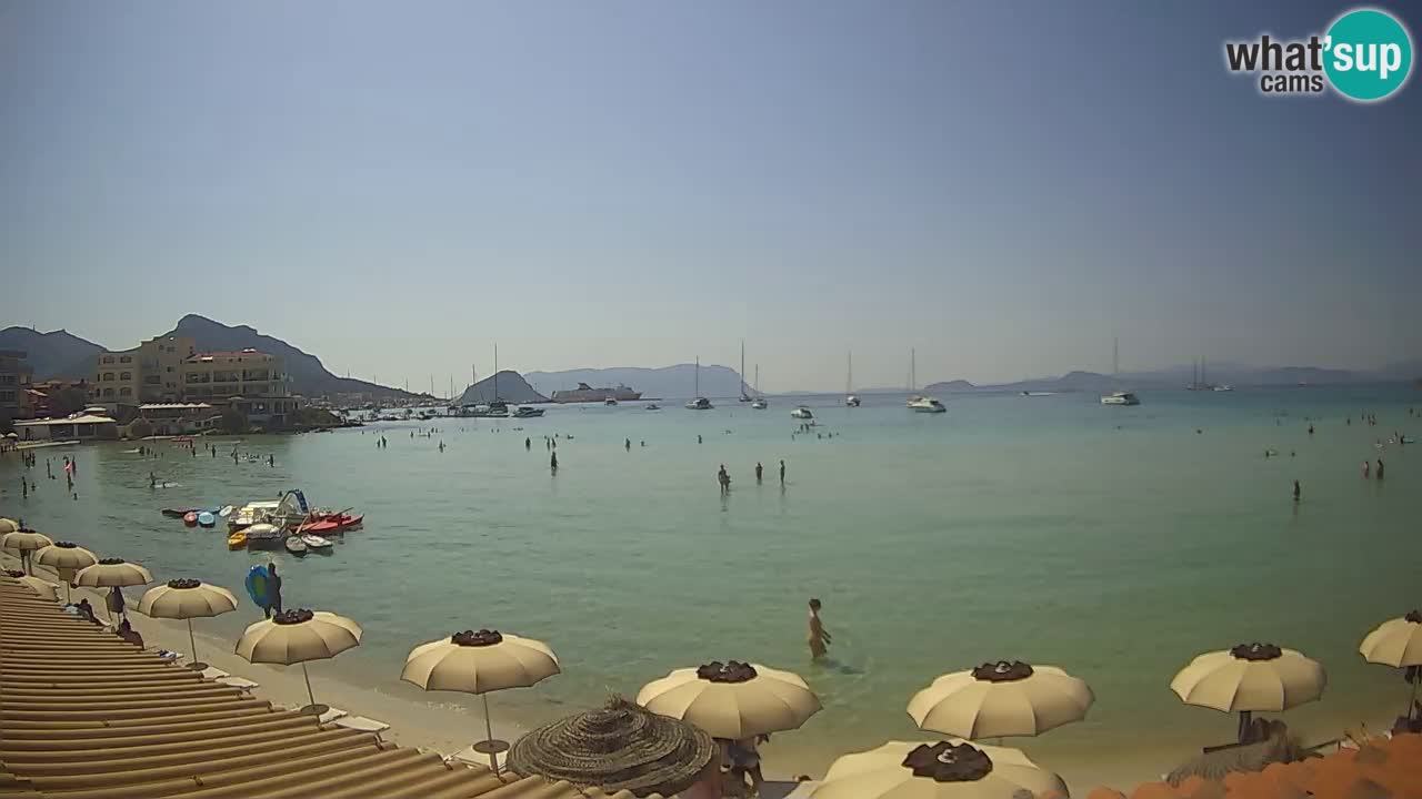 Spletna kamera Terza Spiaggia Golfo Aranci – Pogled na plažo v živo