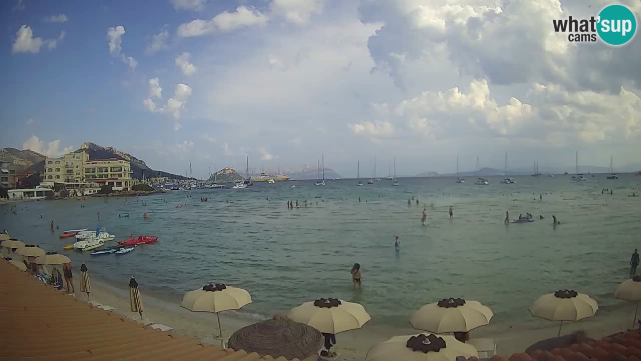 Spletna kamera Terza Spiaggia Golfo Aranci – Pogled na plažo v živo