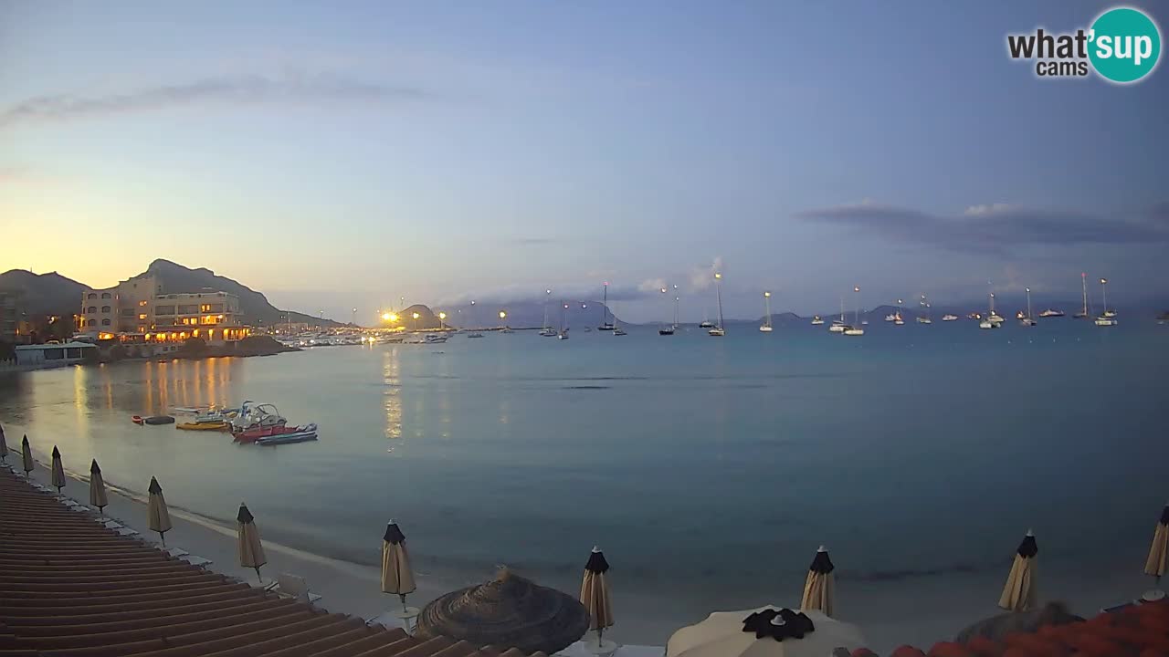 Spletna kamera Terza Spiaggia Golfo Aranci – Pogled na plažo v živo