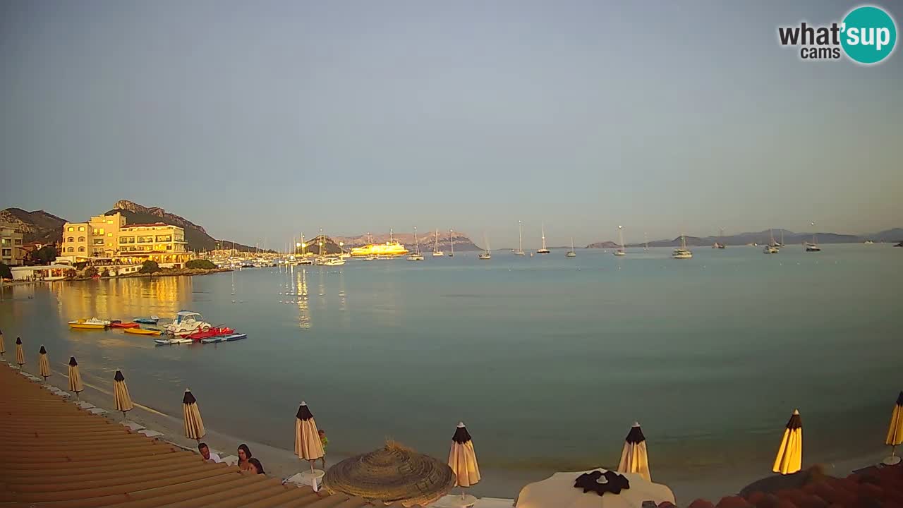 Spletna kamera Terza Spiaggia Golfo Aranci – Pogled na plažo v živo