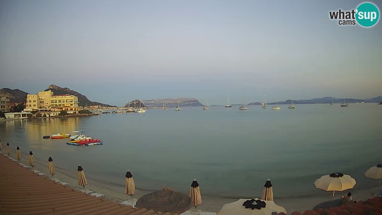 Spletna kamera Terza Spiaggia Golfo Aranci – Pogled na plažo v živo