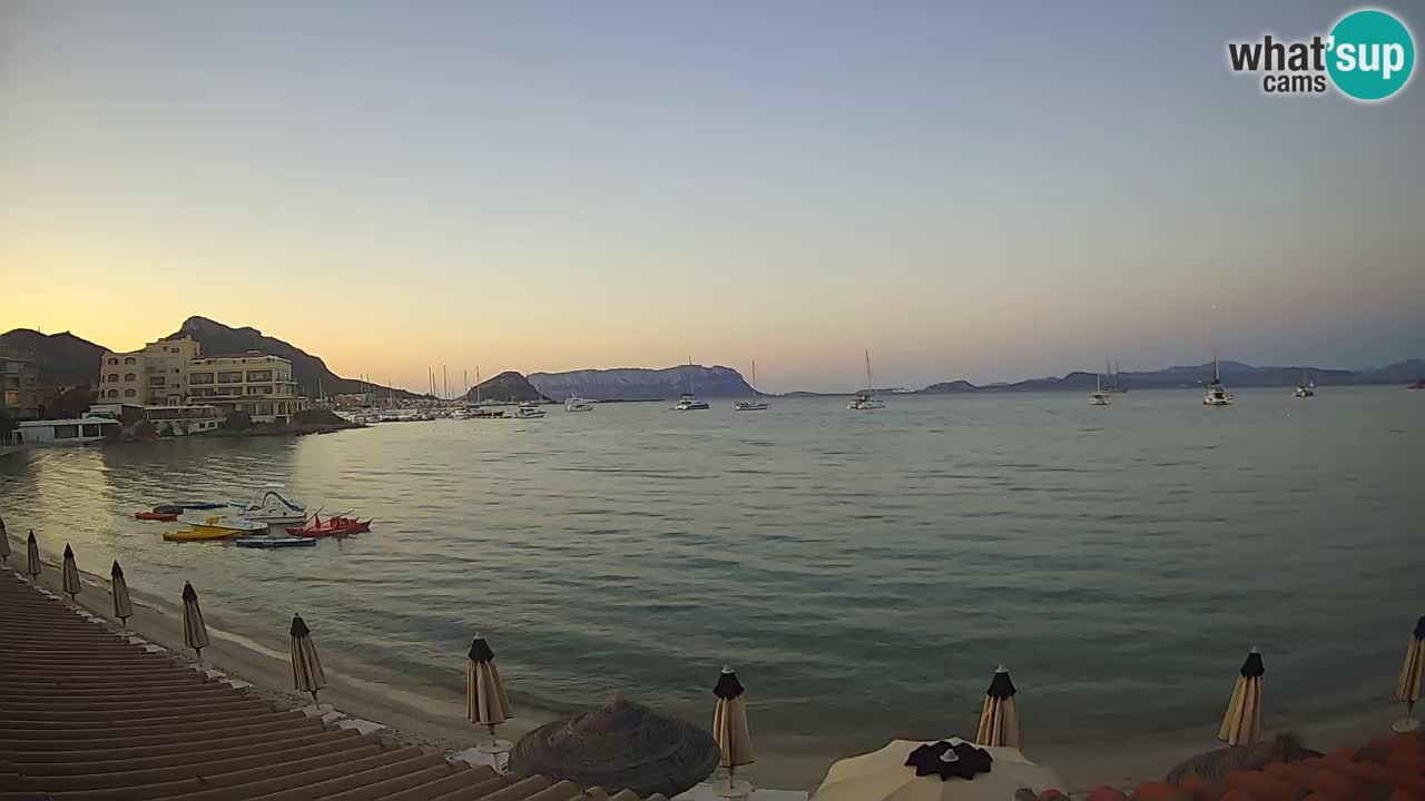Spletna kamera Terza Spiaggia Golfo Aranci – Pogled na plažo v živo