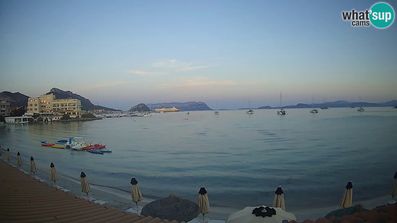 Spletna kamera Terza Spiaggia Golfo Aranci – Pogled na plažo v živo