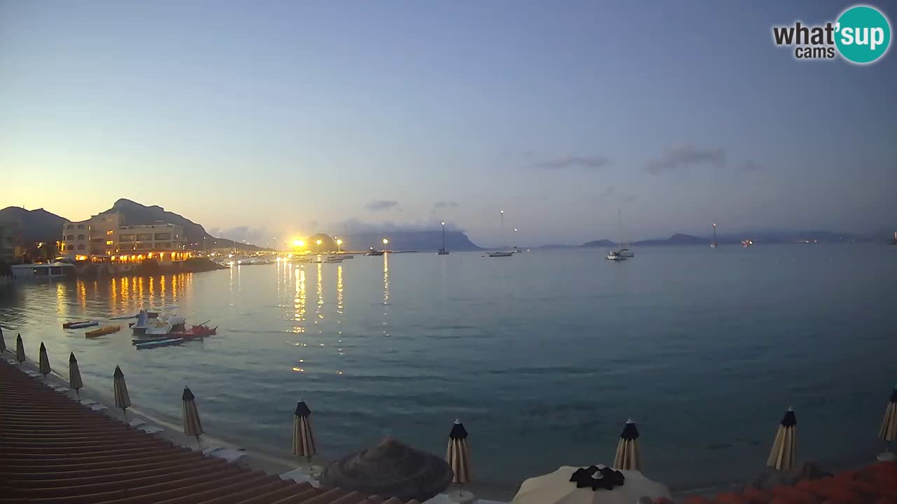 Spletna kamera Terza Spiaggia Golfo Aranci – Pogled na plažo v živo