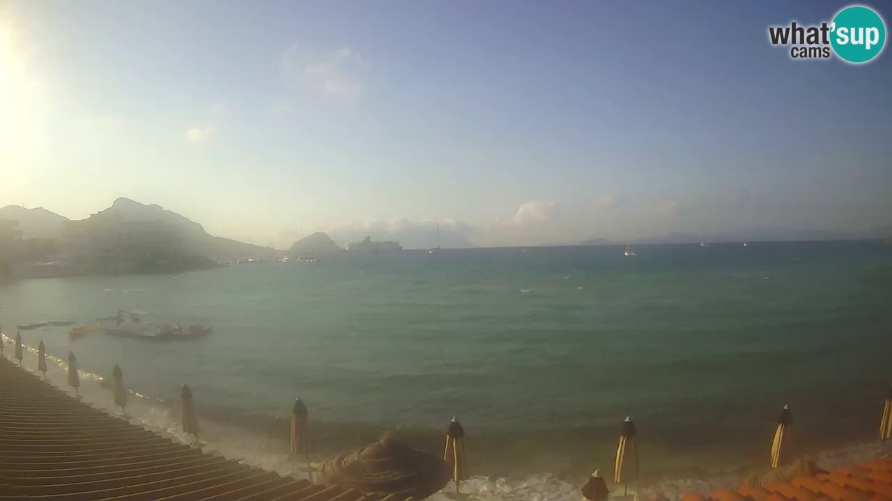 Spletna kamera Terza Spiaggia Golfo Aranci – Pogled na plažo v živo