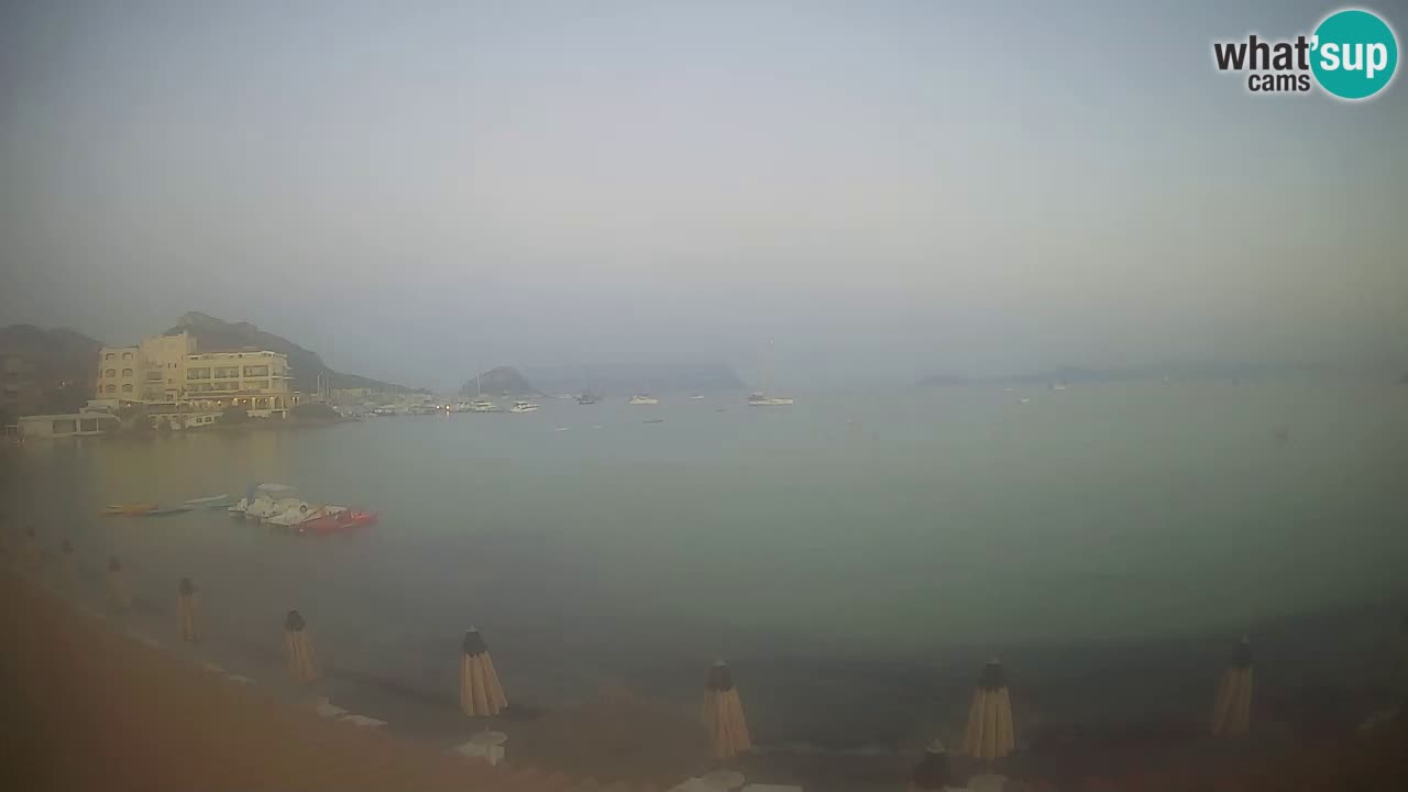 Spletna kamera Terza Spiaggia Golfo Aranci – Pogled na plažo v živo