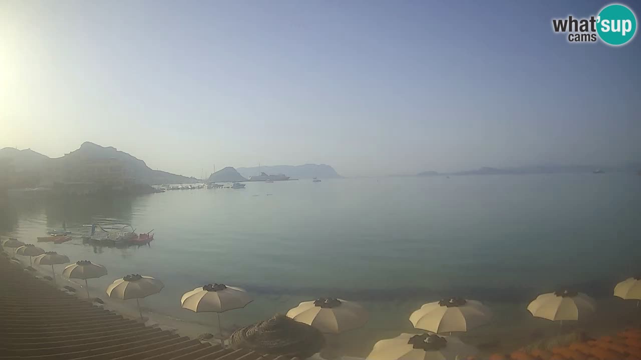 Spletna kamera Terza Spiaggia Golfo Aranci – Pogled na plažo v živo