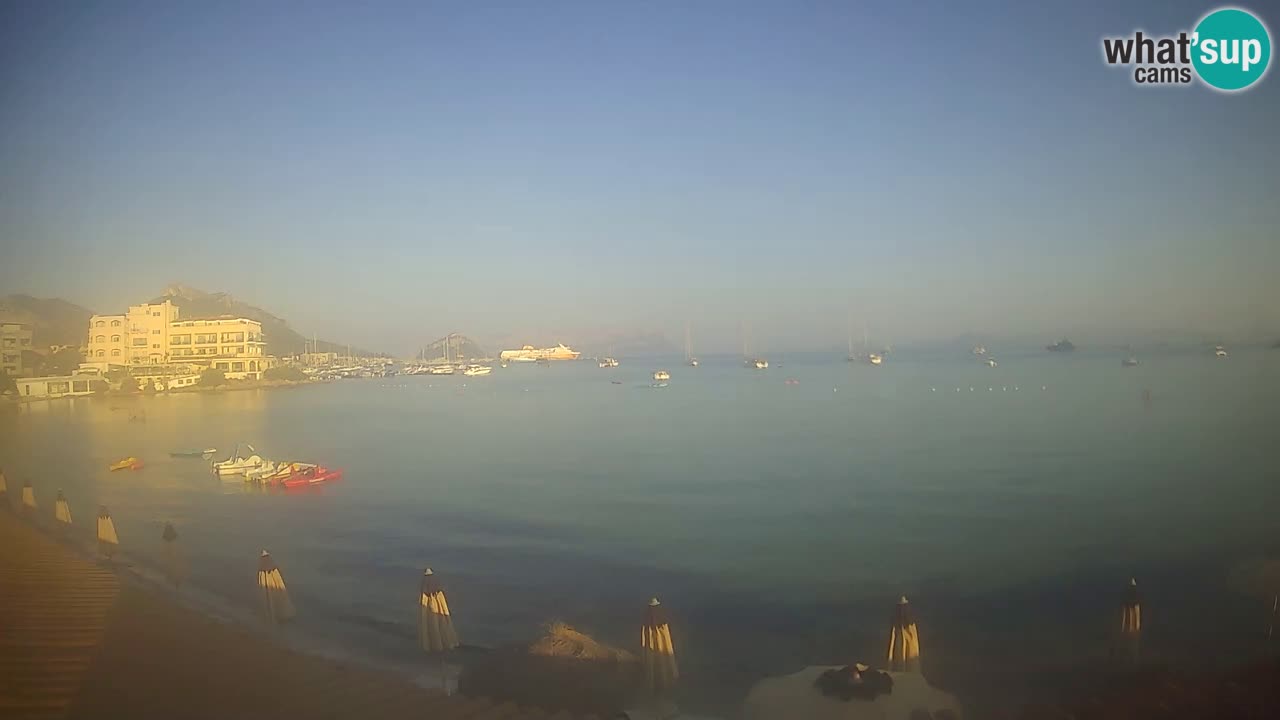 Spletna kamera Terza Spiaggia Golfo Aranci – Pogled na plažo v živo