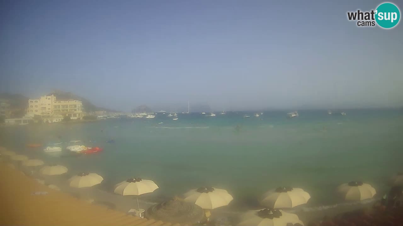 Spletna kamera Terza Spiaggia Golfo Aranci – Pogled na plažo v živo