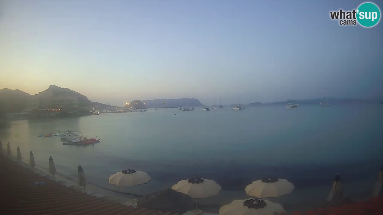 Spletna kamera Terza Spiaggia Golfo Aranci – Pogled na plažo v živo