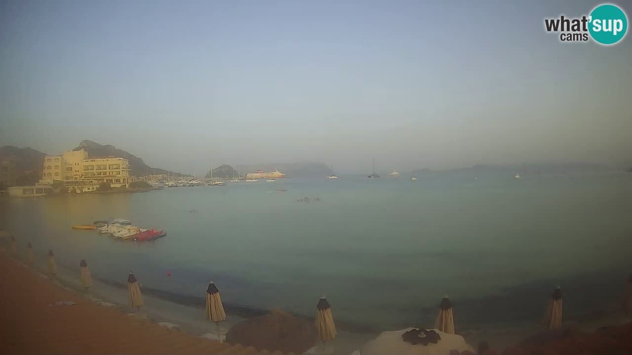 Spletna kamera Terza Spiaggia Golfo Aranci – Pogled na plažo v živo