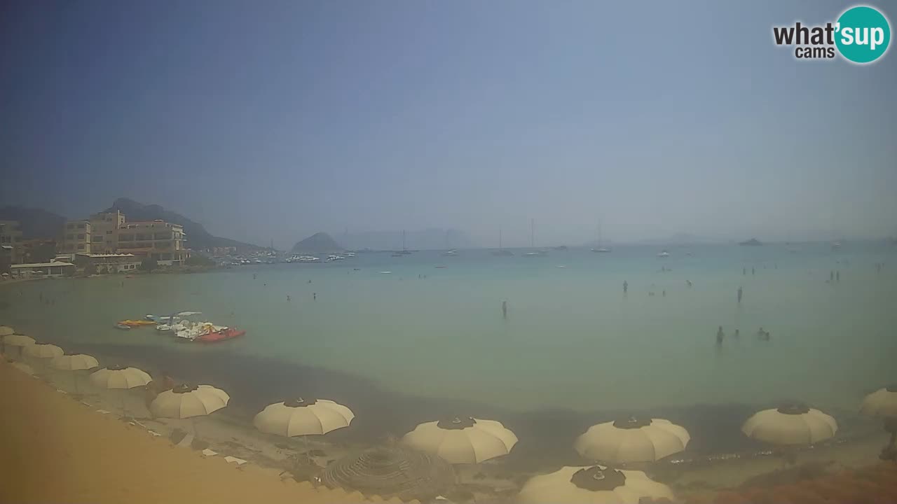 Spletna kamera Terza Spiaggia Golfo Aranci – Pogled na plažo v živo