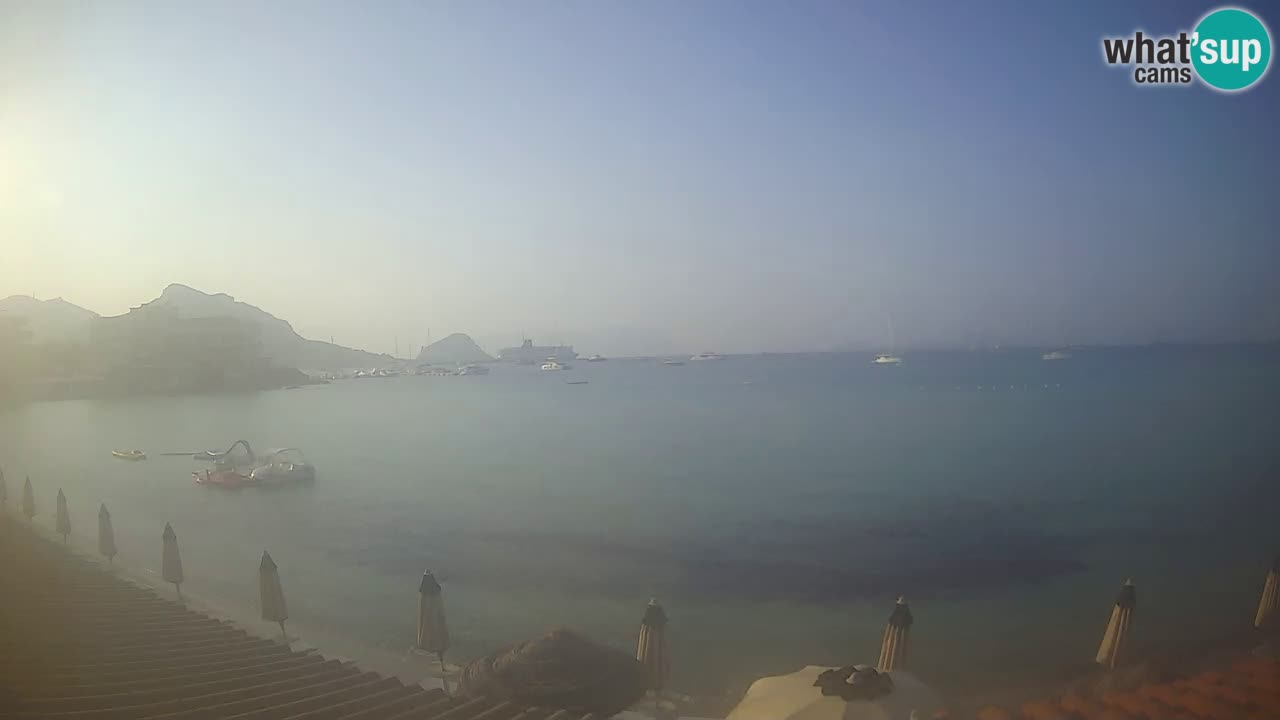 Spletna kamera Terza Spiaggia Golfo Aranci – Pogled na plažo v živo