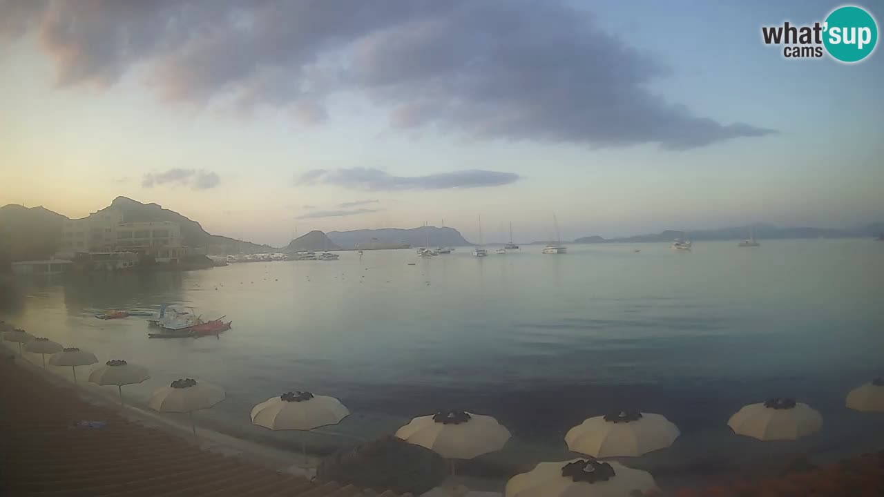 Spletna kamera Terza Spiaggia Golfo Aranci – Pogled na plažo v živo