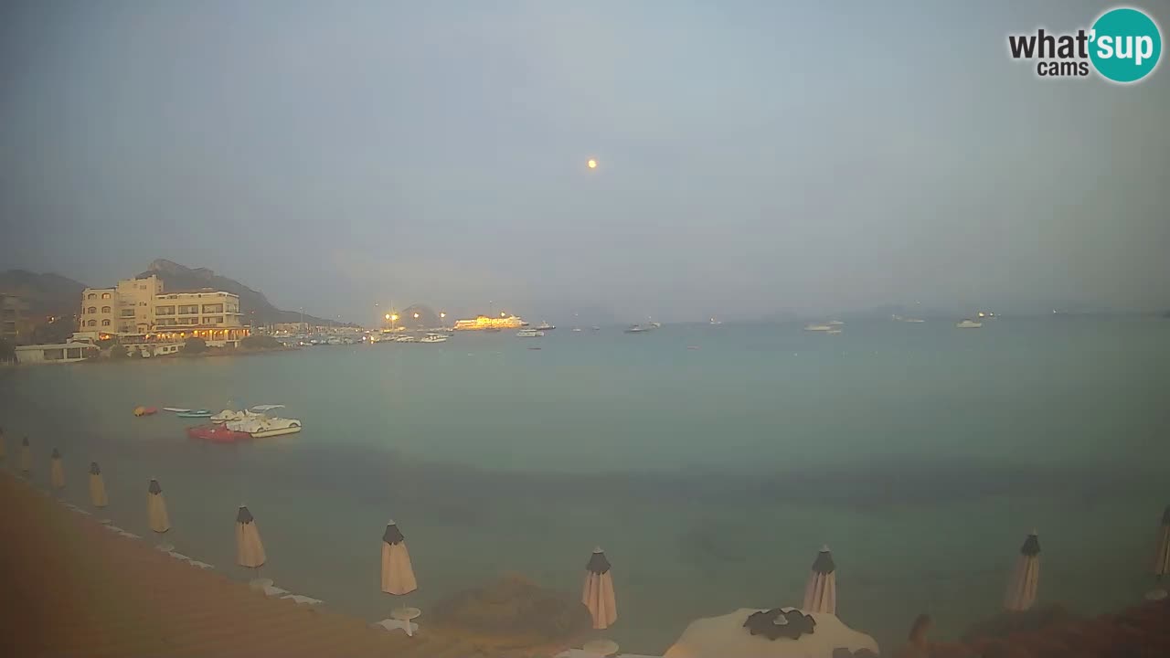 Spletna kamera Terza Spiaggia Golfo Aranci – Pogled na plažo v živo