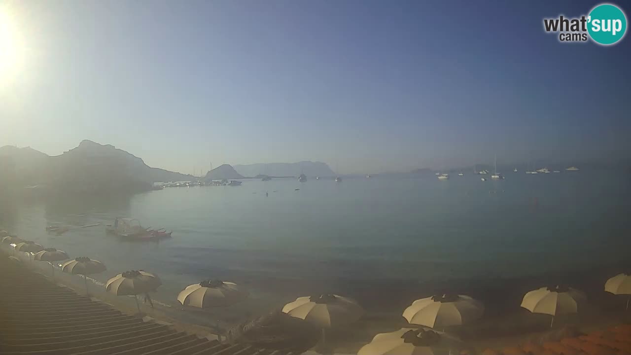 Spletna kamera Terza Spiaggia Golfo Aranci – Pogled na plažo v živo