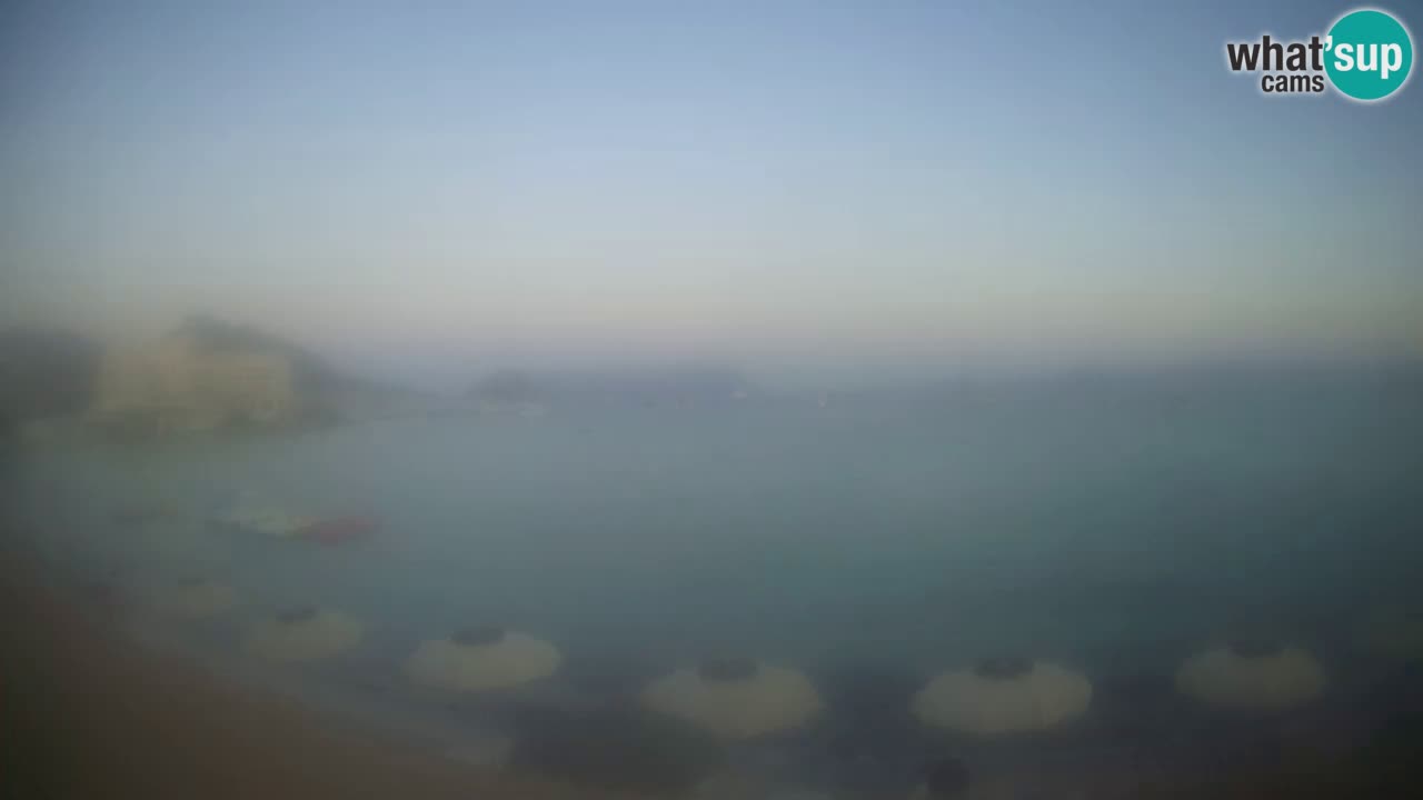 Spletna kamera Terza Spiaggia Golfo Aranci – Pogled na plažo v živo