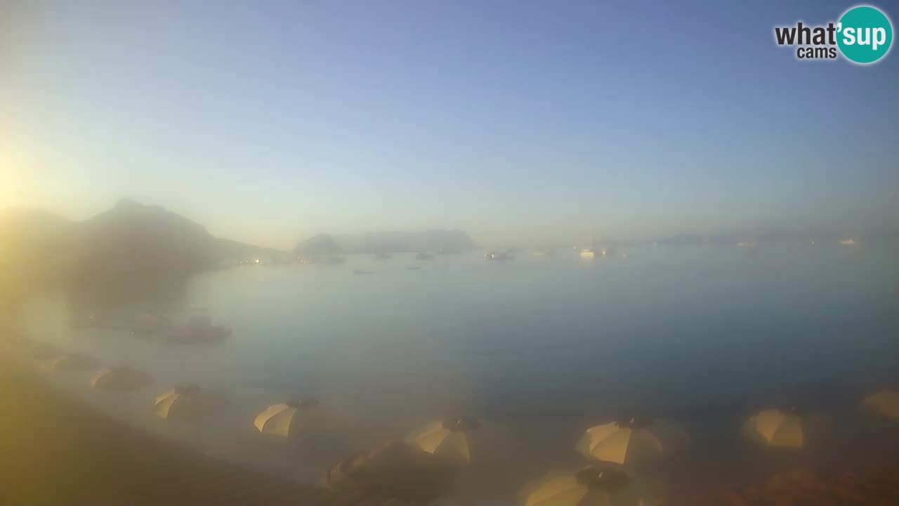 Spletna kamera Terza Spiaggia Golfo Aranci – Pogled na plažo v živo