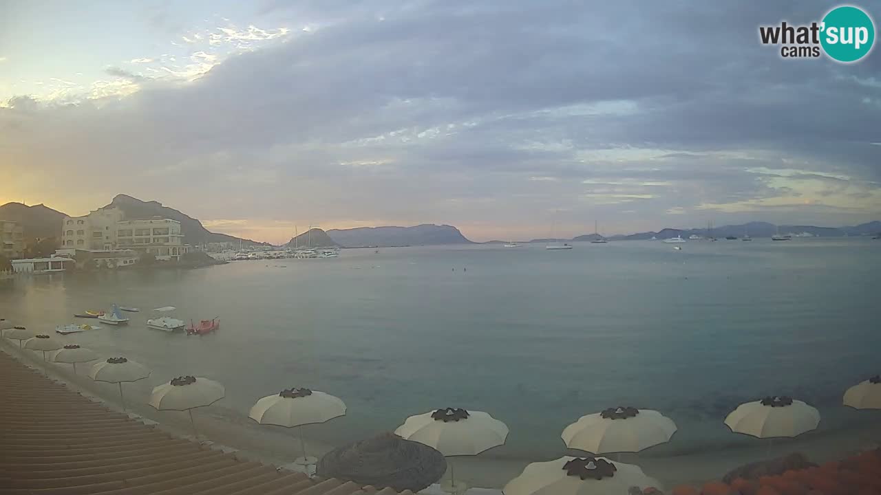 Spletna kamera Terza Spiaggia Golfo Aranci – Pogled na plažo v živo