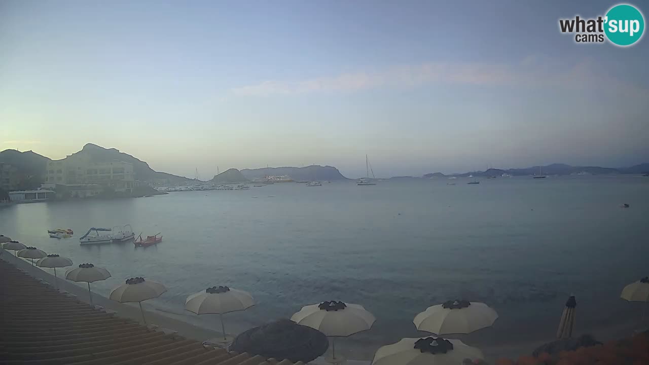 Spletna kamera Terza Spiaggia Golfo Aranci – Pogled na plažo v živo