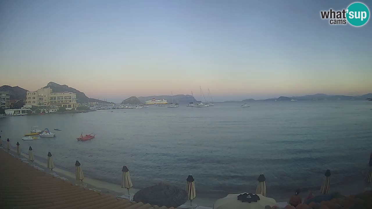 Spletna kamera Terza Spiaggia Golfo Aranci – Pogled na plažo v živo