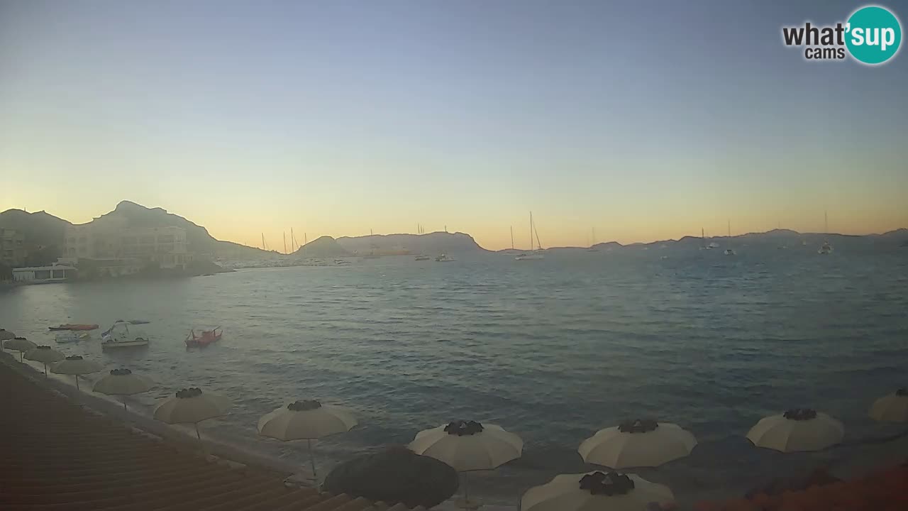 Spletna kamera Terza Spiaggia Golfo Aranci – Pogled na plažo v živo
