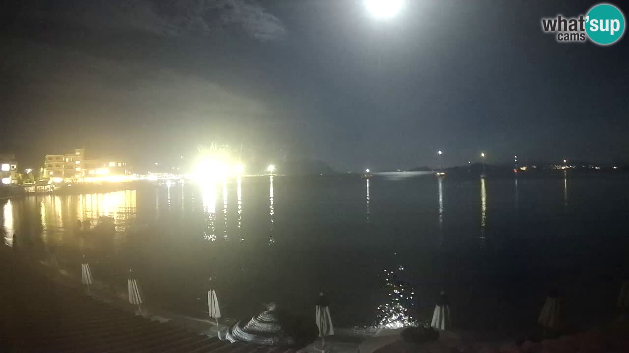 Spletna kamera Terza Spiaggia Golfo Aranci – Pogled na plažo v živo