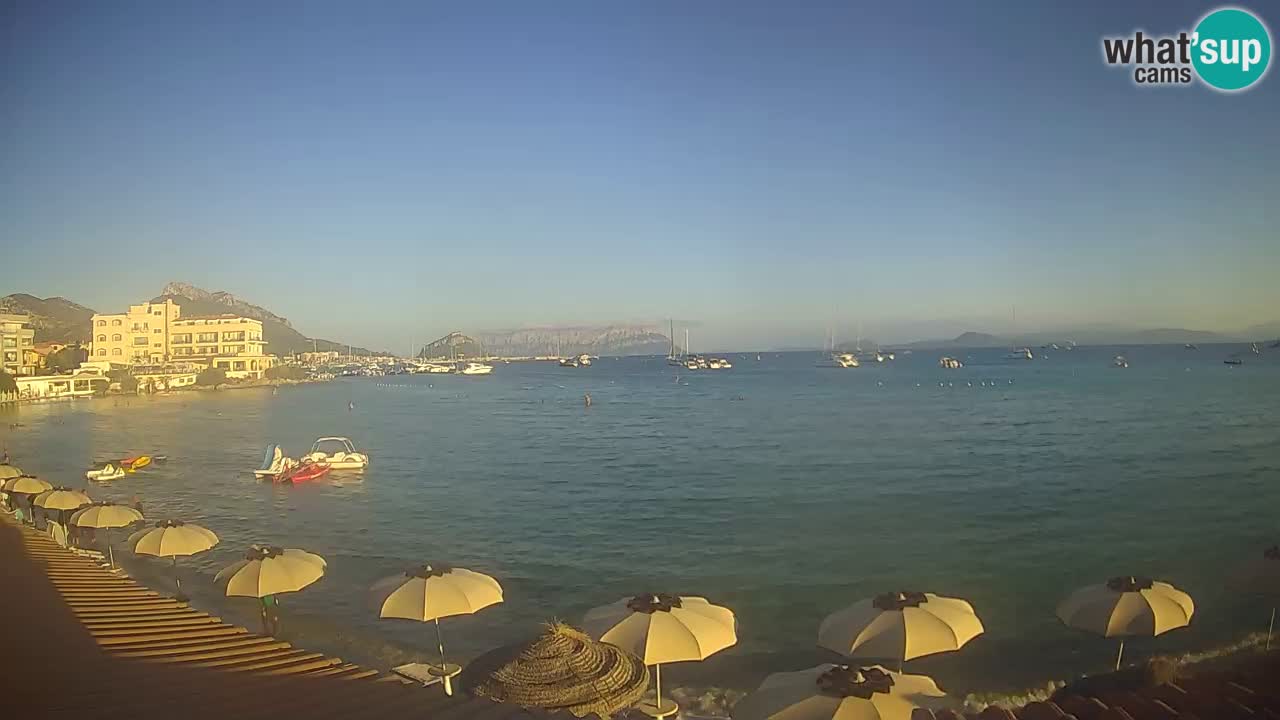 Spletna kamera Terza Spiaggia Golfo Aranci – Pogled na plažo v živo
