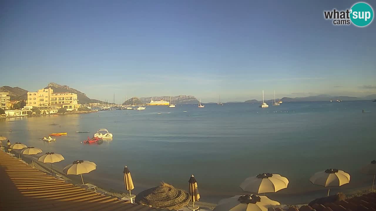 Spletna kamera Terza Spiaggia Golfo Aranci – Pogled na plažo v živo