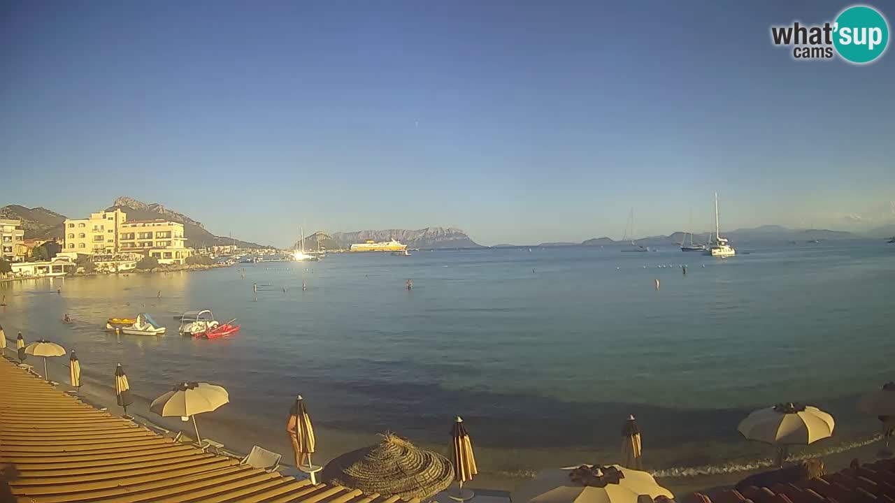 Spletna kamera Terza Spiaggia Golfo Aranci – Pogled na plažo v živo