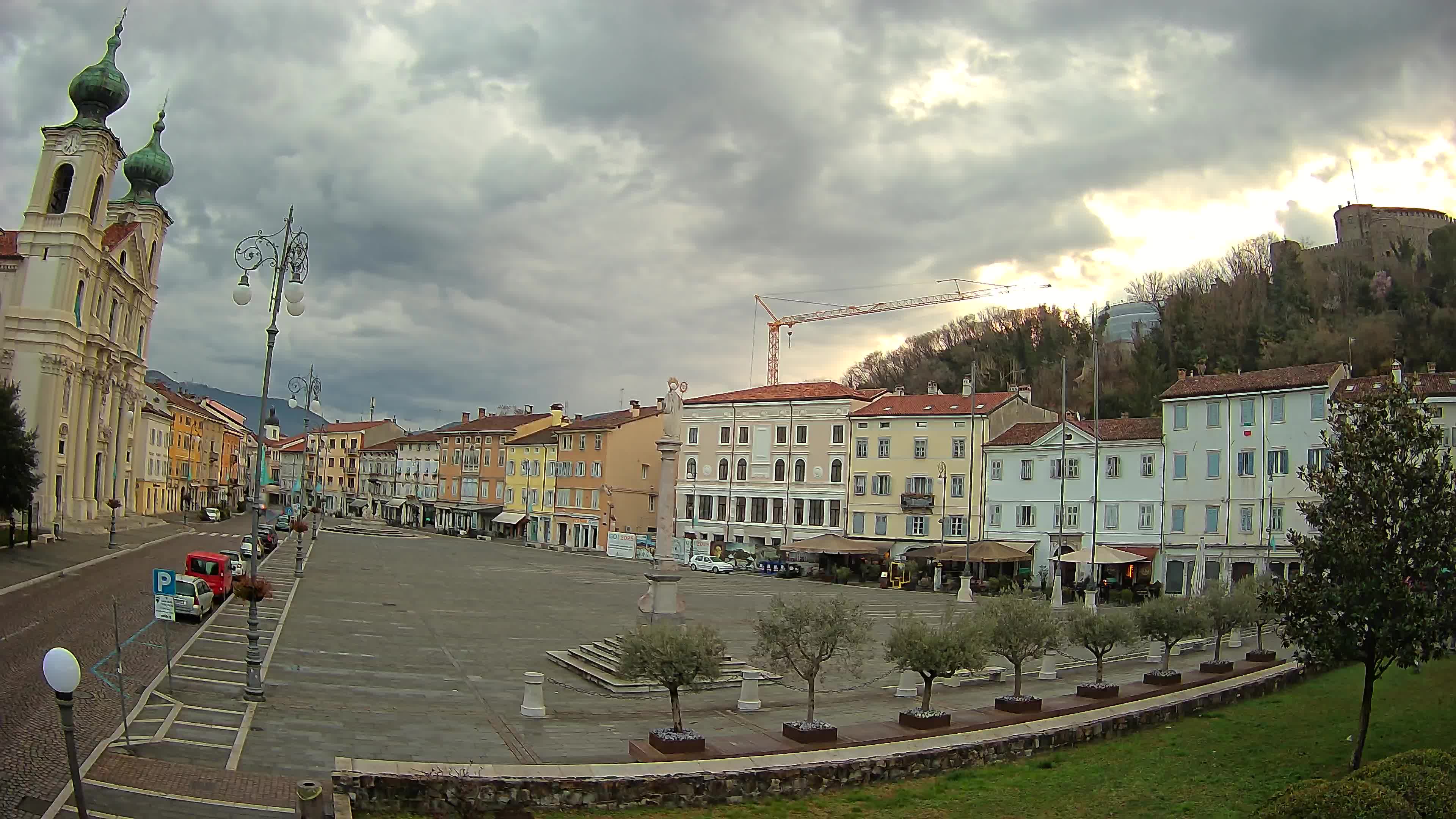 Webcam Gorizia Piazza della Vittoria e Duomo di S. Ignazio